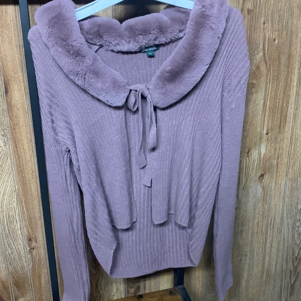 Fuzzy neck coverup 💜